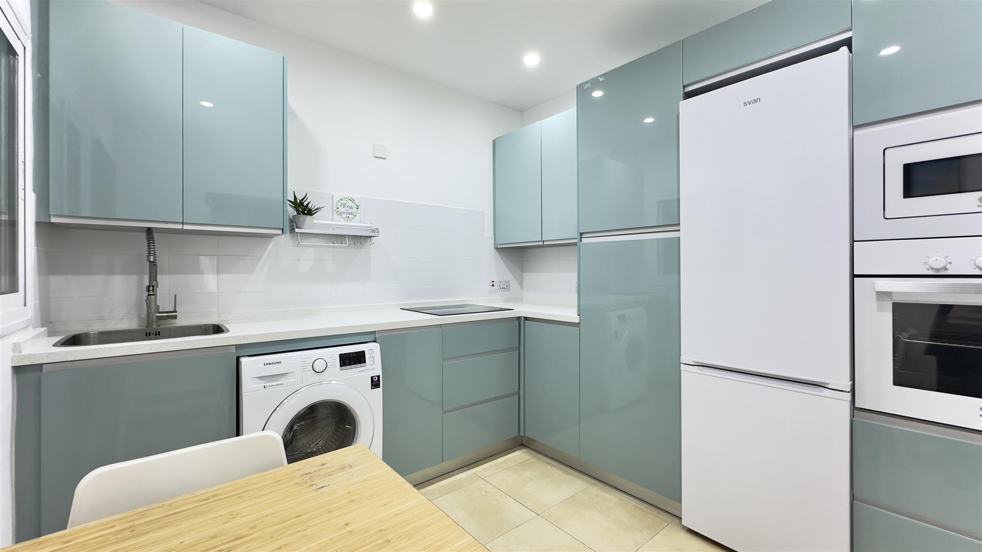 Image of Apartment - 2 Bedrooms - 1 Bathrooms for Sale in South District-Gibraltar, Image 9